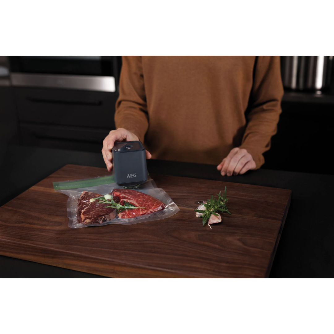 AEG electric vacuum pump WITH 3 STORAGE BOXES