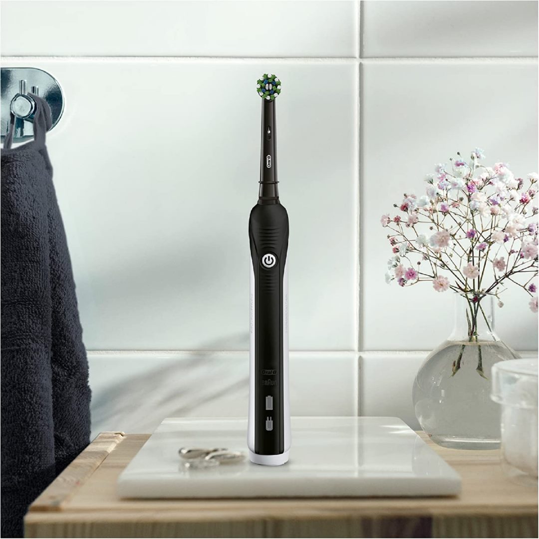 Oral-B Pro 1  Electric Toothbrush with 3D Technology