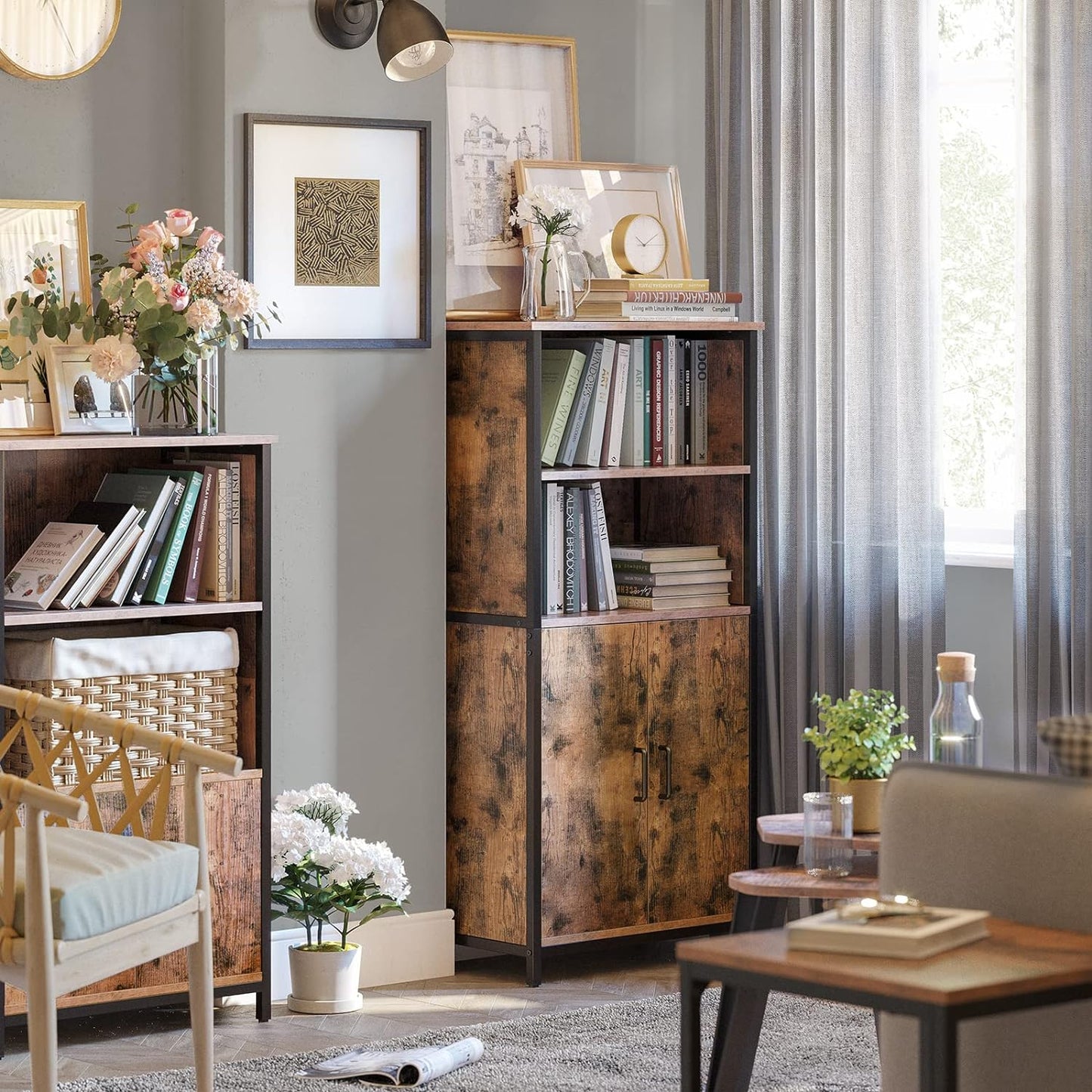 Storage Unit with Adjustable Shelves